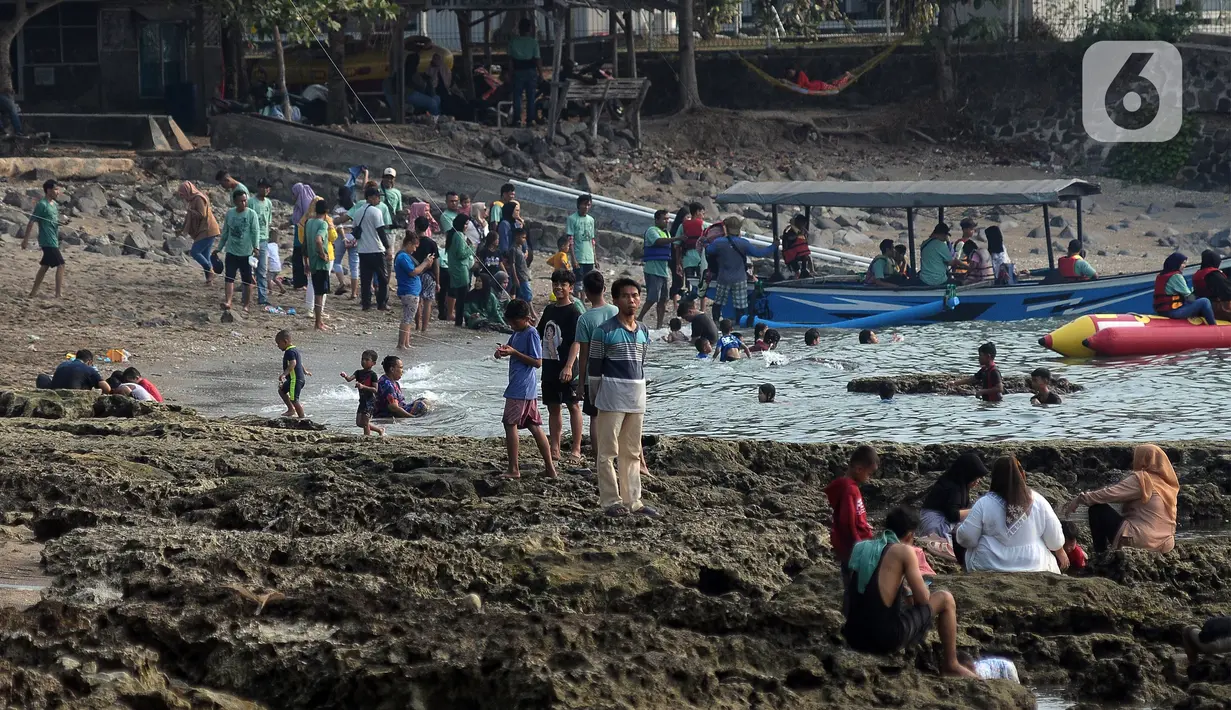 Pantai Anyer menjadi tujuan wisata warga saat libur Maulid Nabi Muhammad SAW tahun 2023